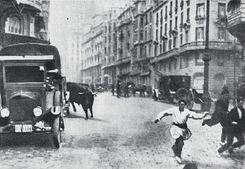 1928. El toro escapado por la Gran Va