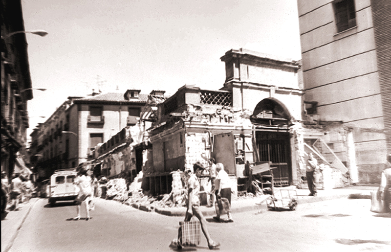 Derribo del Mercado de San Ildefonso en 1970
