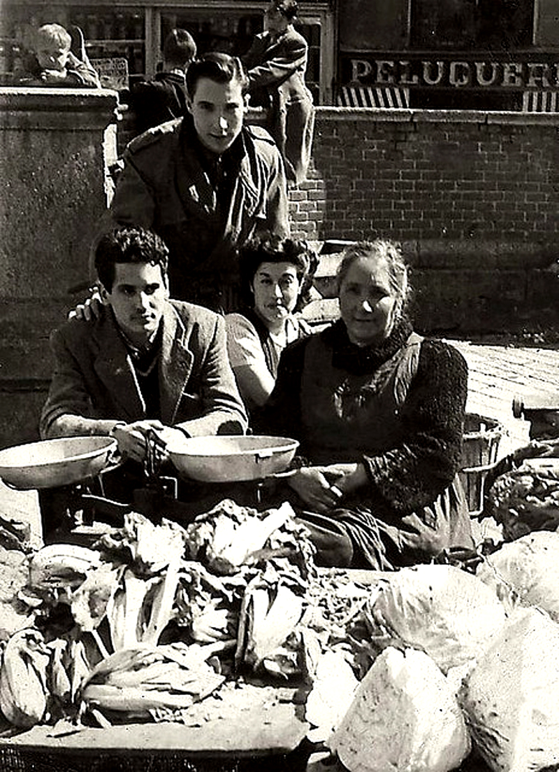 Puesto de verduras en el Rastrillo en 1955