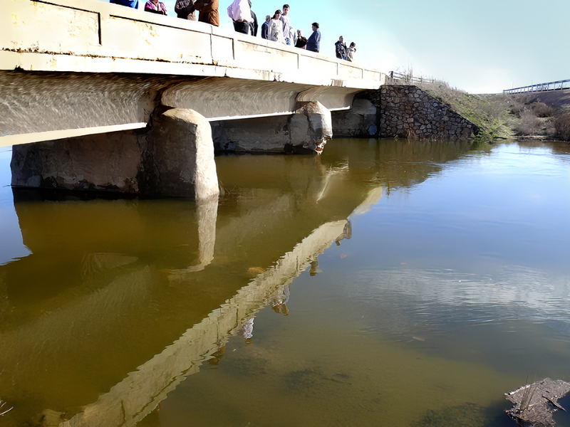 Antiguo puente sobre el ro Zncara en la carretera de Arenales