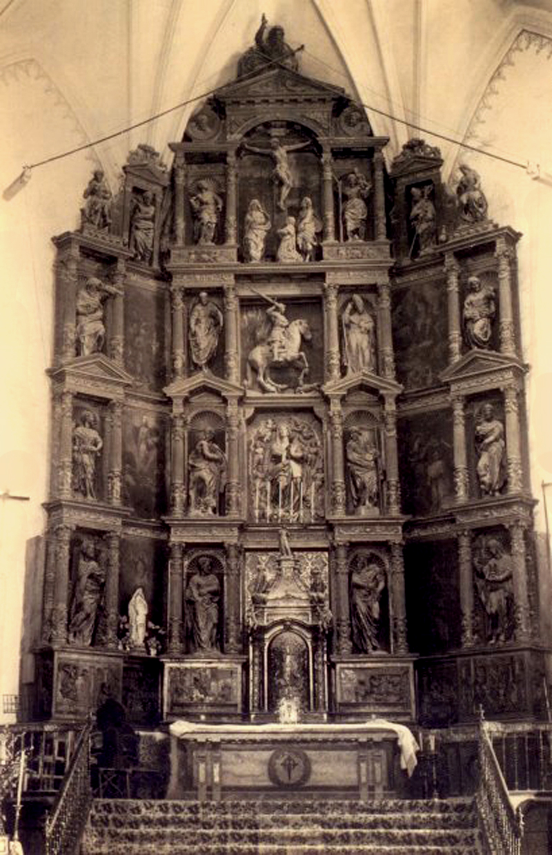 Retablo del altar mayor en la antigua iglesia