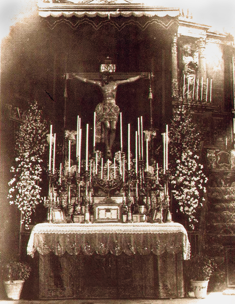 Antigua iglesia parroquial. Altar con el Cristo de Villajos