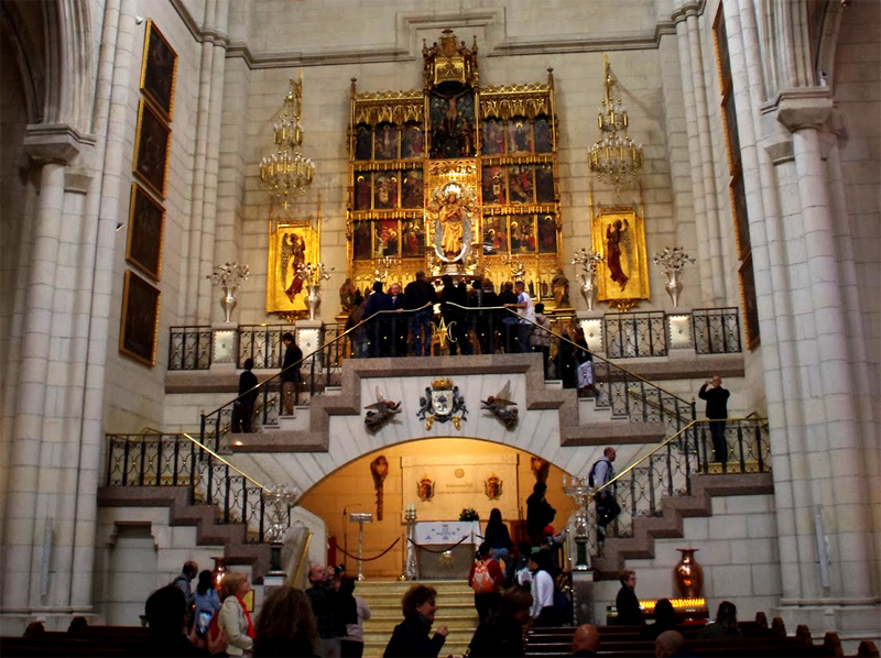 Virgen de la Almudena