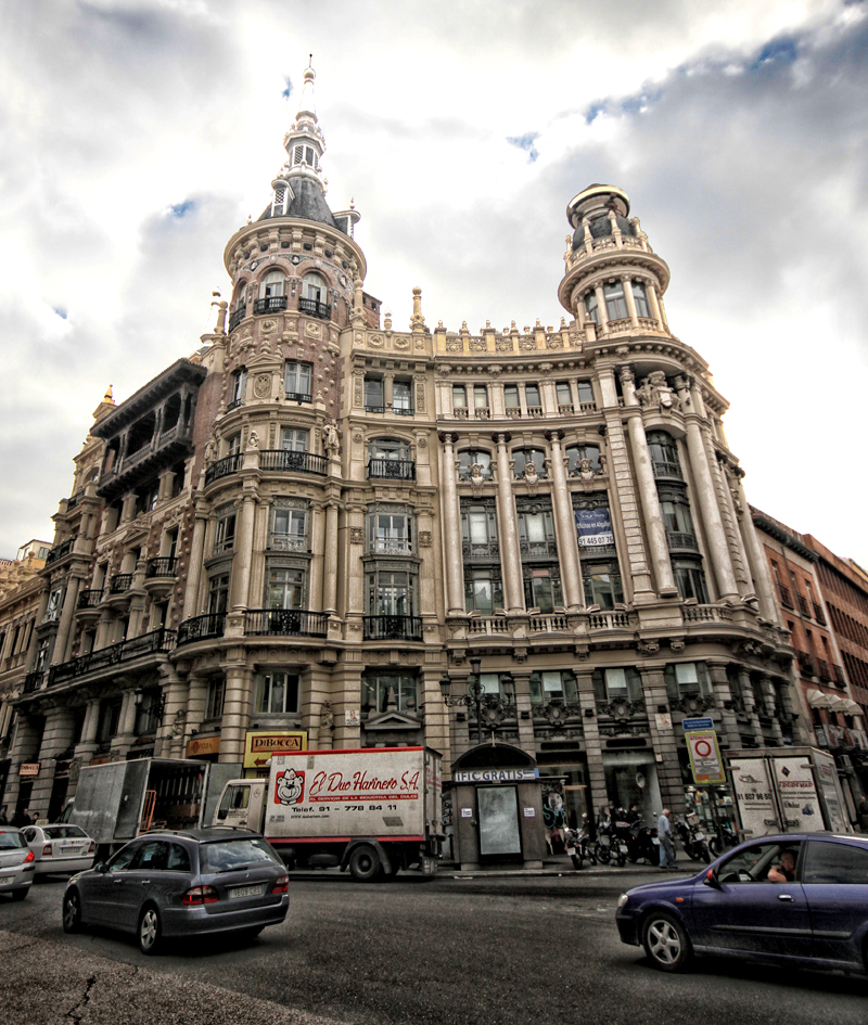 La casa Allende y el edificio Meneses