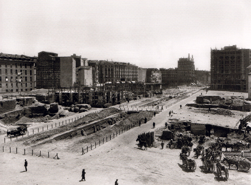 Obras en el segundo tramo de la Gran Va. 1921