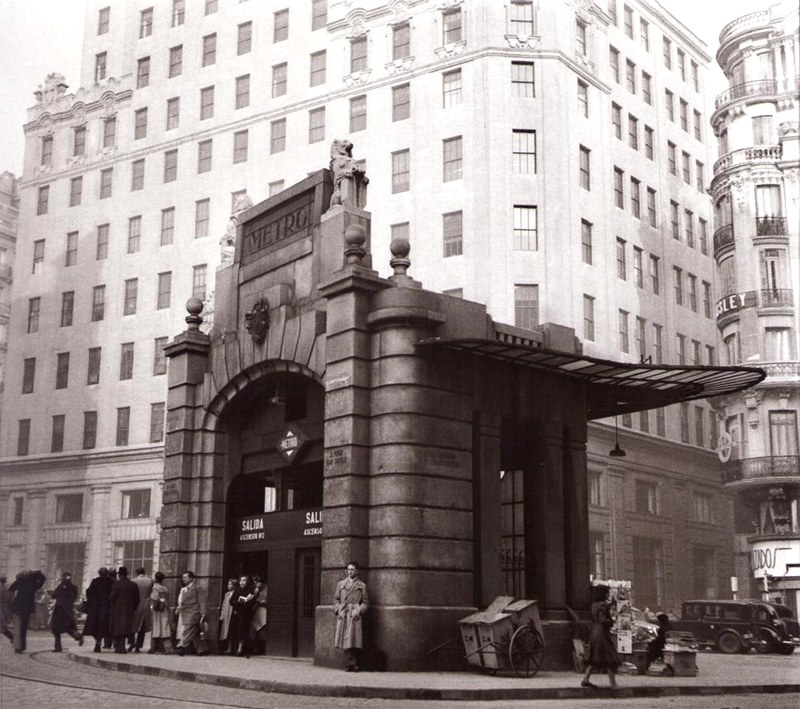 Antiguo templete del Metro en la Red de San Luis