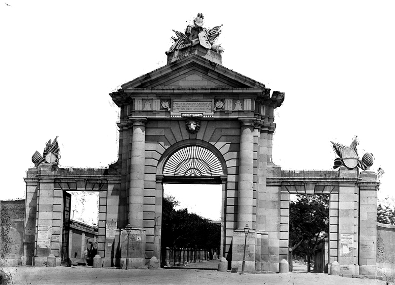 Antigua Puerta de San Vicente en 1880