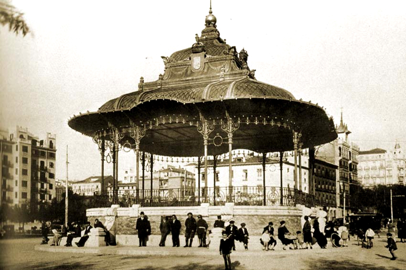 Kiosco de musica en el paseo del Pintor Rosales