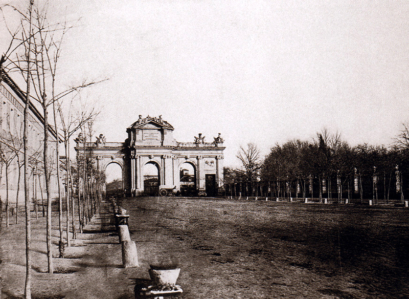 La Puerta de Alcal hacia 1852