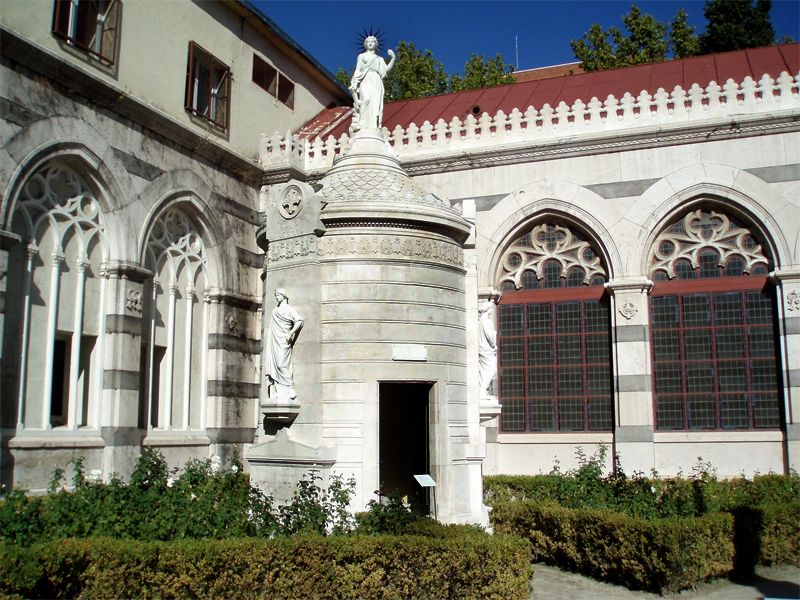 Mausoleo de la Libertad erigido en 1857 en el desaparecido cementerio de San Salvador y San Nicolas, ahora en el Panten de Hombres Ilustres