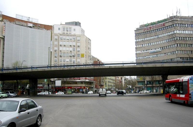 paso elevado en la glorieta de Cuatro Caminos