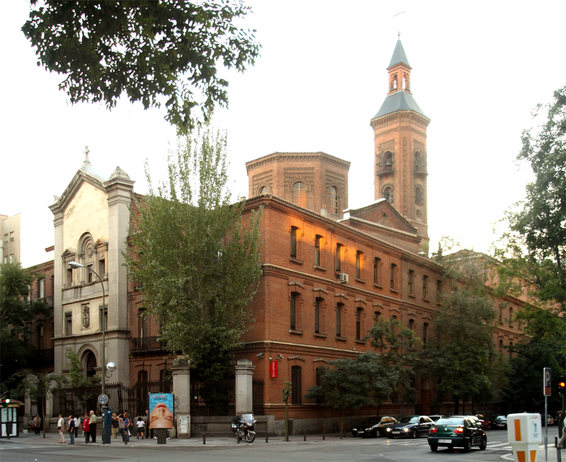 San Pedro de los Naturales y su iglesia anexa, la parroquia de los Dolores