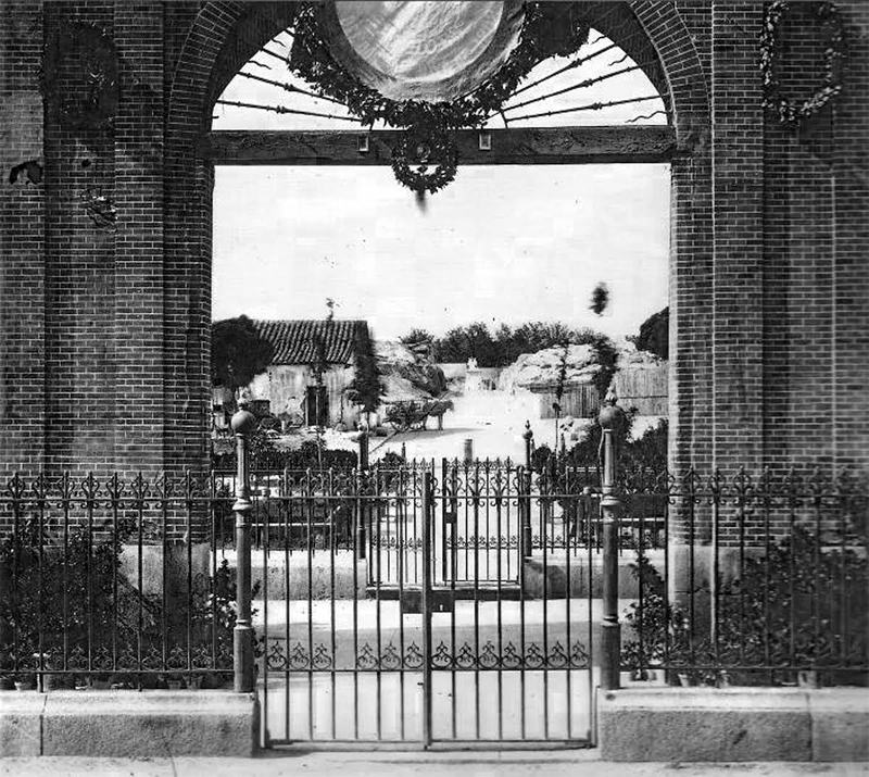 La plaza del Dos de Mayo a los pocos das de su inauguracin