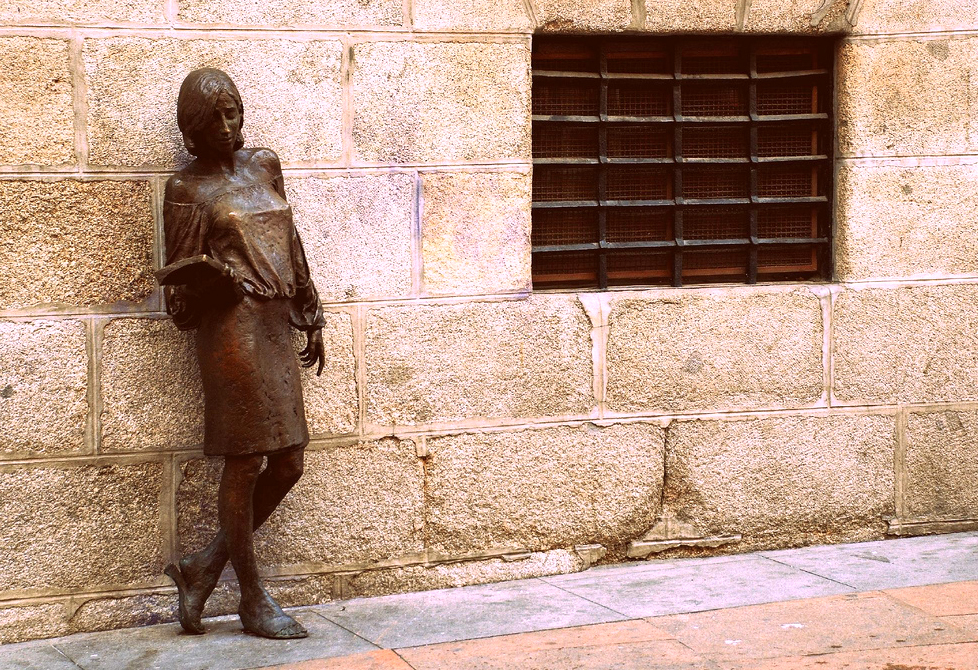 Homenaje a las primeras estudiantes de la Universidad