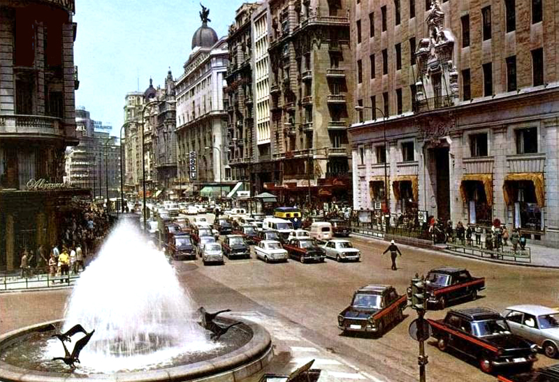 Fuente de los pjaros metlicos en la Red de San Luis en 1972