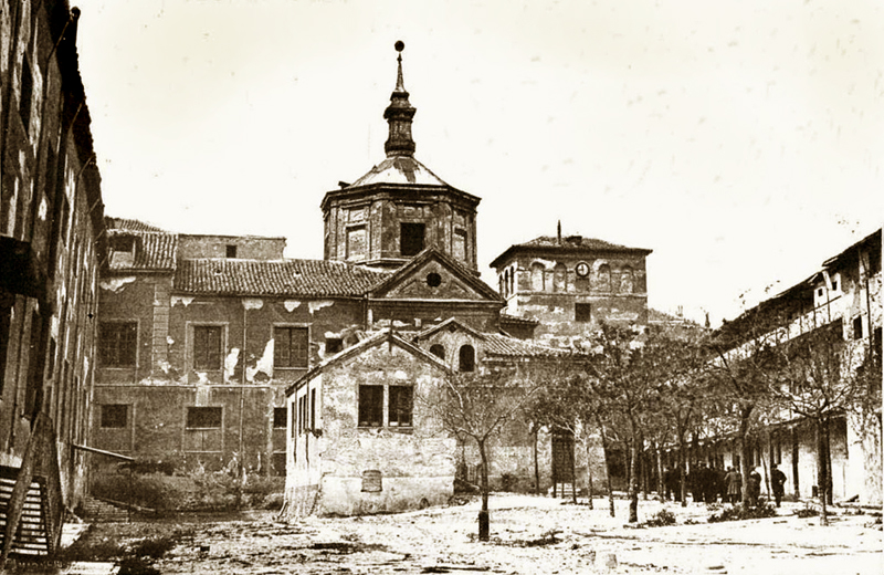 Patio interior del Hospicio en 1920