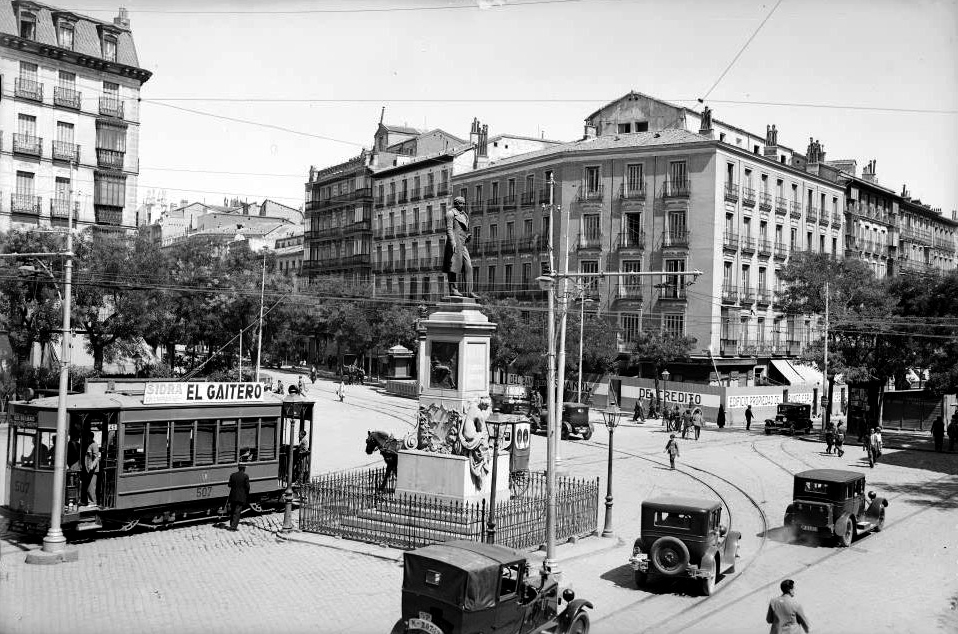 Tranvía por la glorieta de Bilbao en 1930