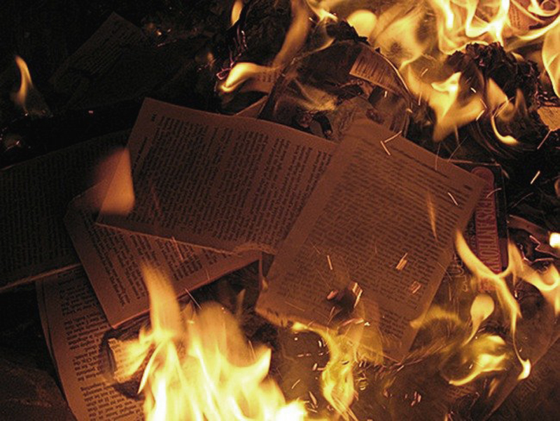 Quema de libros prohibidos