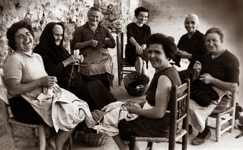 Mujeres cosiendo