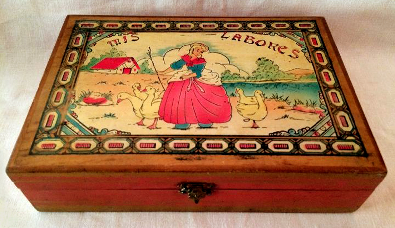 Caja antigua de costura