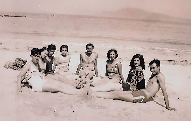  Mi padre y mi madre de novios en la playa