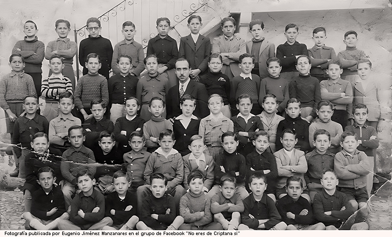  Don José Sainz en el Colegio Teresiano. 1942