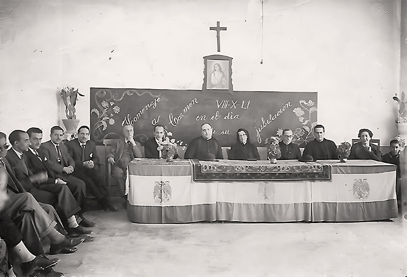 Jubilación de doña Carmen López-Manzanares en 1951