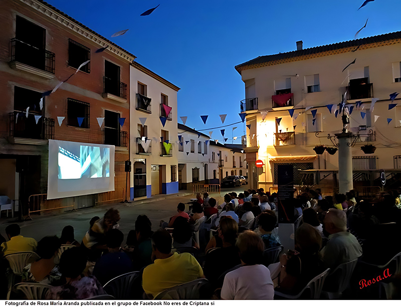 Cine popular en la plaza de Santa Ana