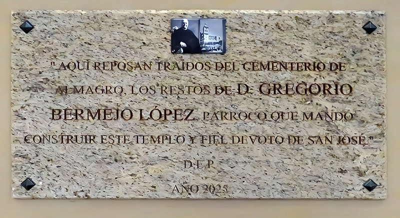 Lpida de enterramiento de don Gegorio Bermejo