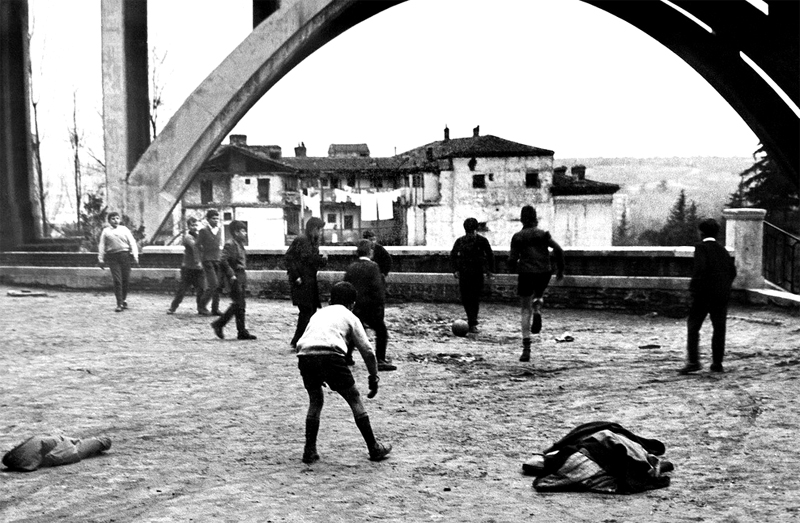Jugando bajo el Viaducto en 1965