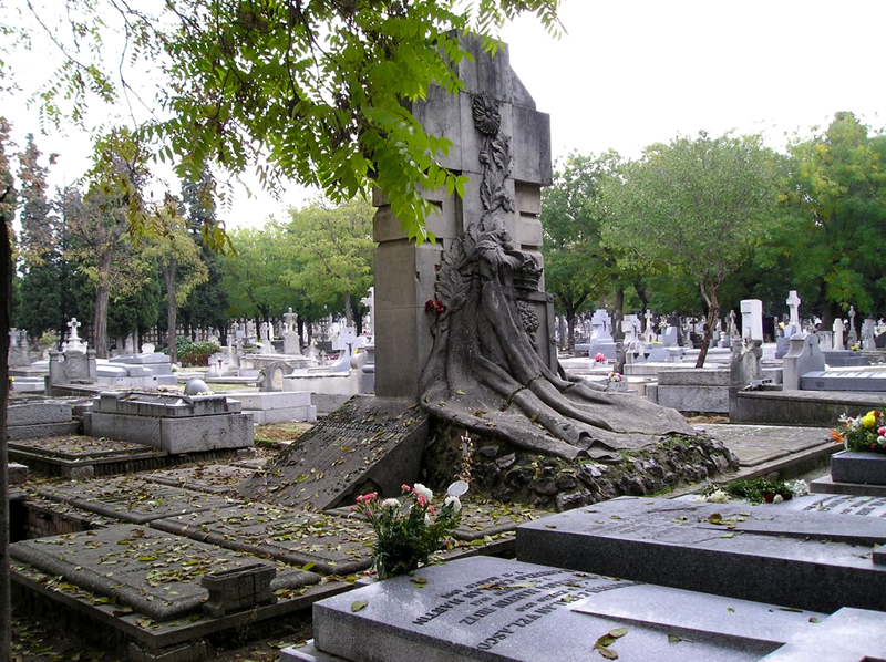 Cementerio de la Almudena. Monumento a los fallecidos del Teatro Novedades