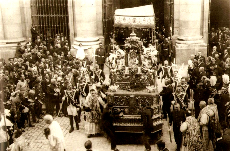 Procesión del Corpus. Colegiata de San Isidro. 1915