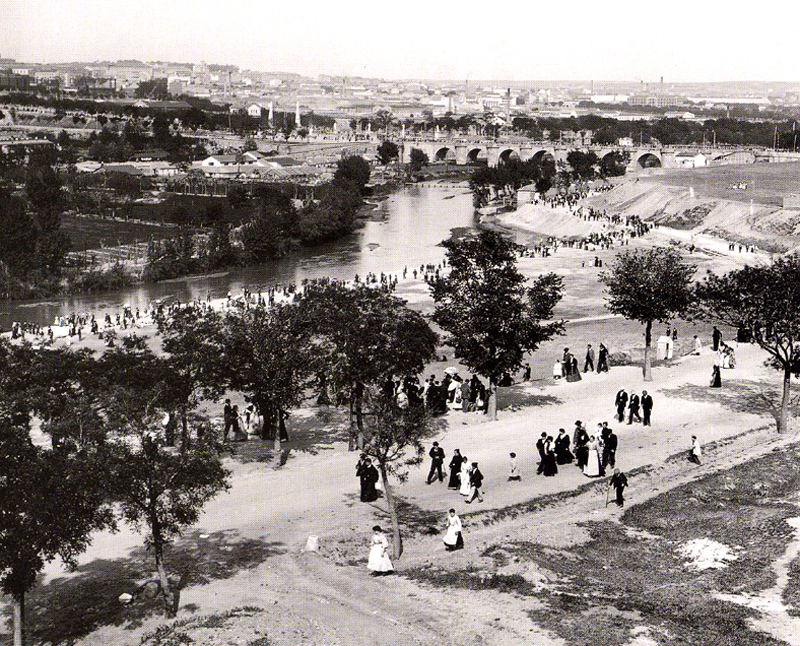 Peregrinaje hacia la ermita del Santo. 1906